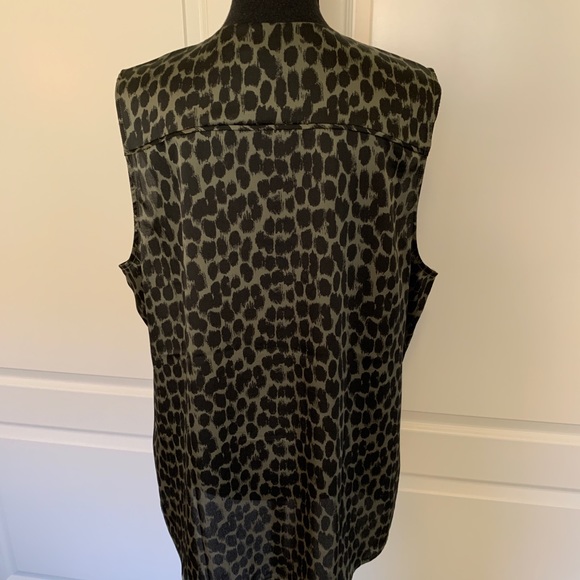 🫒🐆 Sleeveless Olive Green Leopard Print Top from BR - Picture 6 of 13